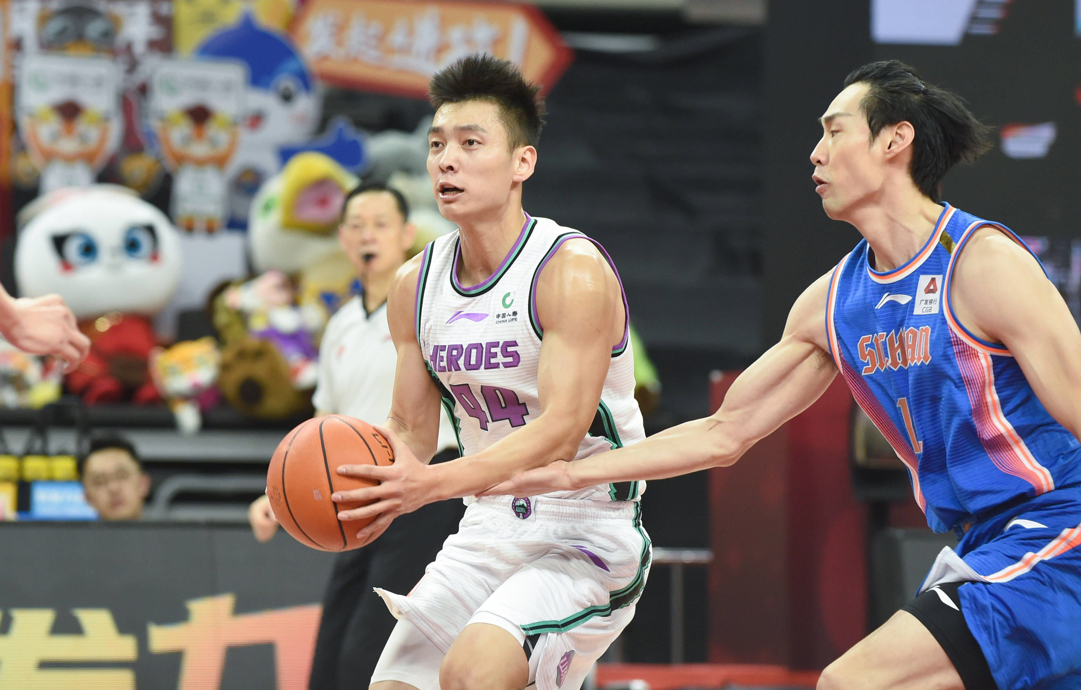 wf16gng">陈培东,1999年5月13日出生于山东潍坊昌乐,中国篮球运动员