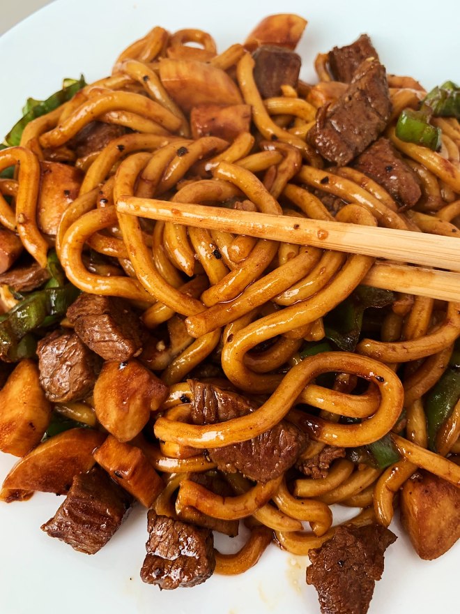 黑椒牛柳乌冬面