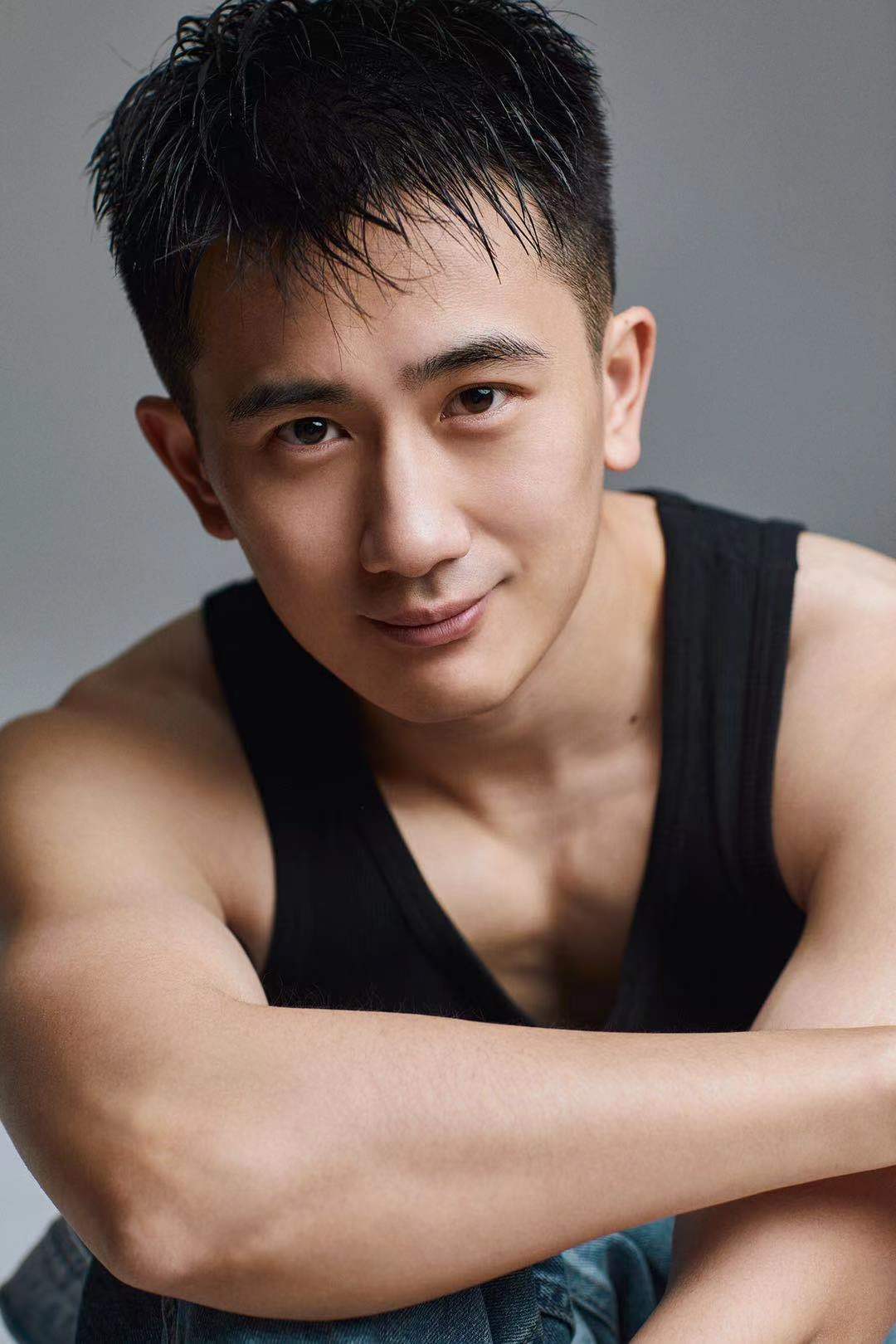 1991年8月29日出生于福建省厦门市,中国内地影视男演员,毕业于浙江