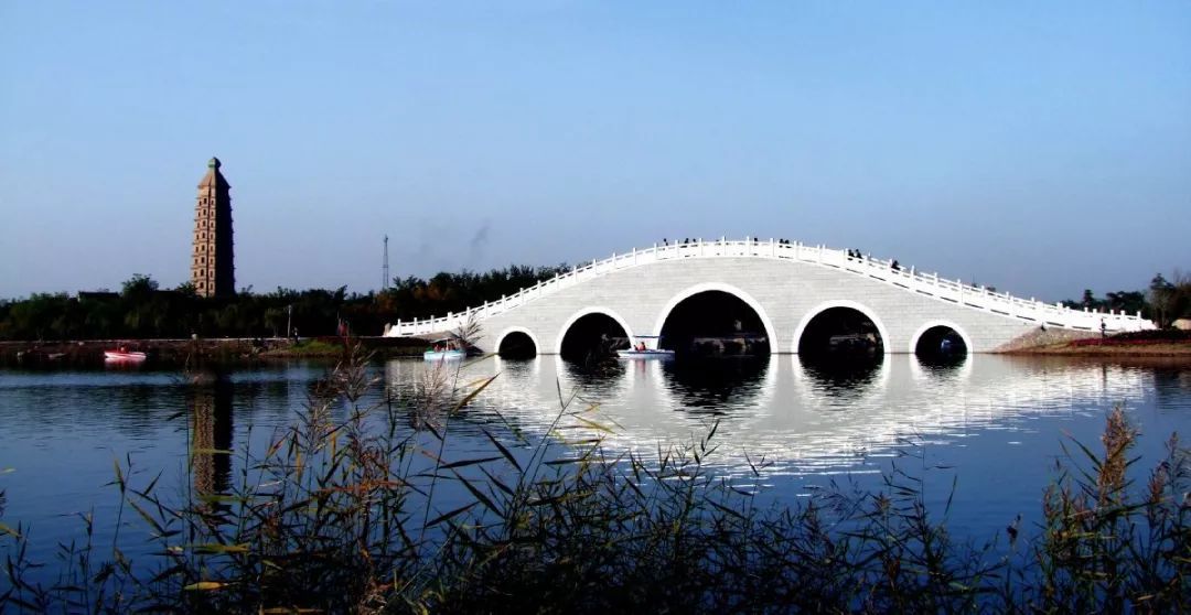  p data-id="gnwrnsp8d5">海宝公园位于有着"塞上江南"美誉的银川市, 