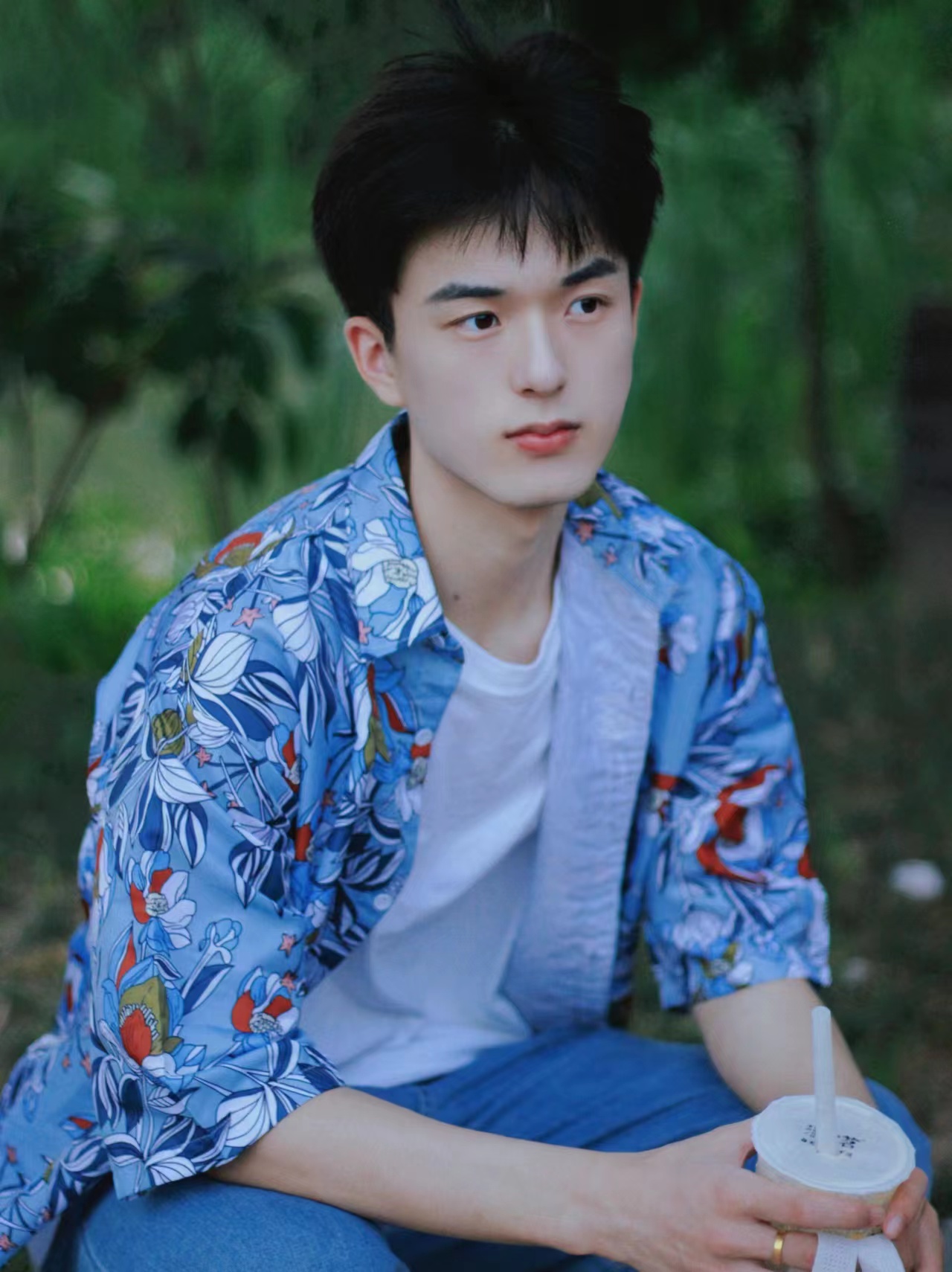  p>王煜霖,中国内地影视男演员,2020年因出演网络古装甜宠穿越剧 span