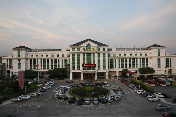  p>碧桂花城大酒店位于佛山顺德区陈村镇佛陈大桥侧,是一家4a级酒店.