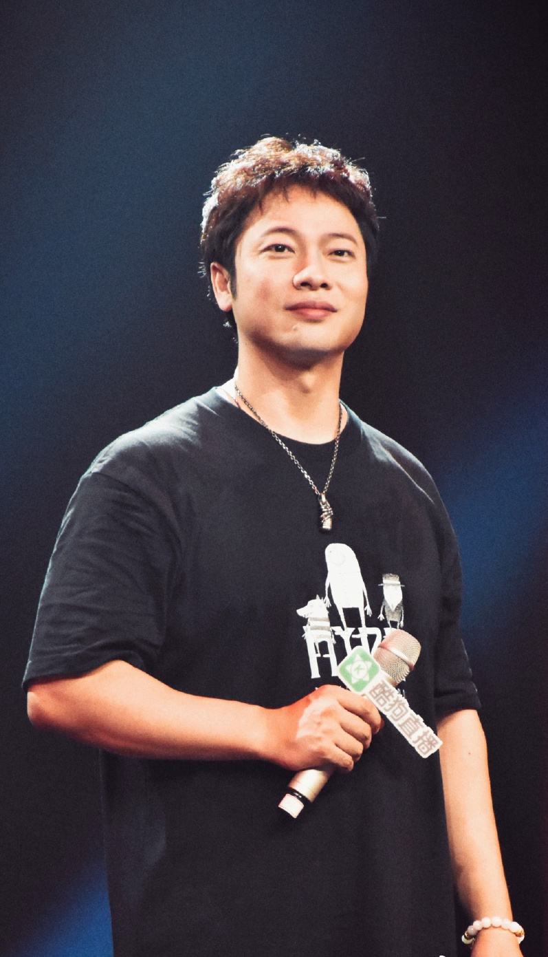 原名李楠,1980年12月12日出生于吉林省,中国内地古风男歌手,配音演员 