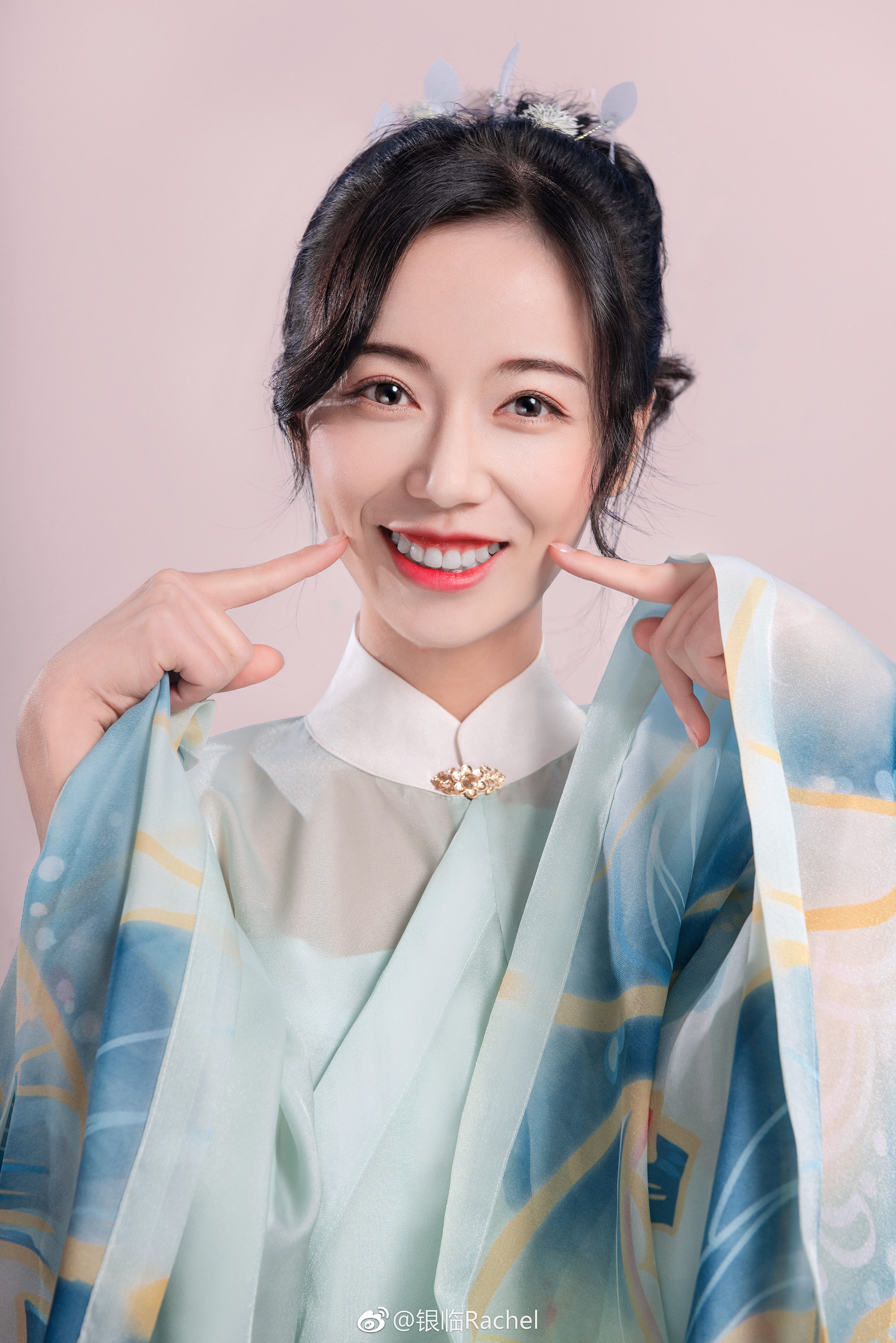 中国内地古风音乐原创女歌手,毕业于 a target="_blank" href="/item