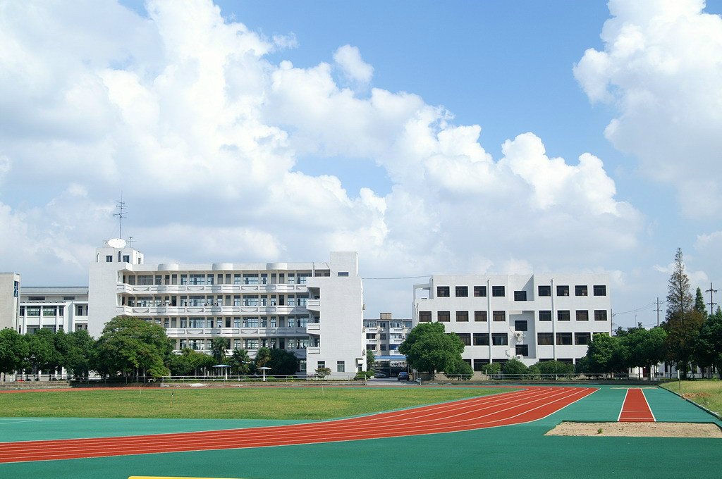 p></p></a>苏州市木渎实验中学座落在人文汇萃的江南古镇木渎,是吴中区区政府