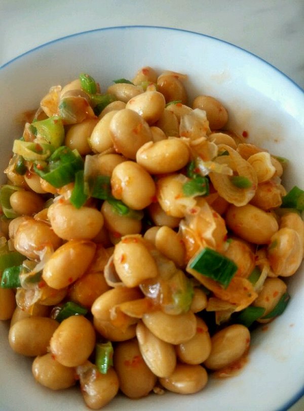  p>香黄豆是一道以黄豆,精盐,酱油等为主要食材制作的美食. /p>