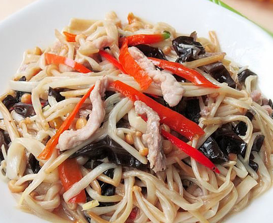 木耳金针菇炒肉丝