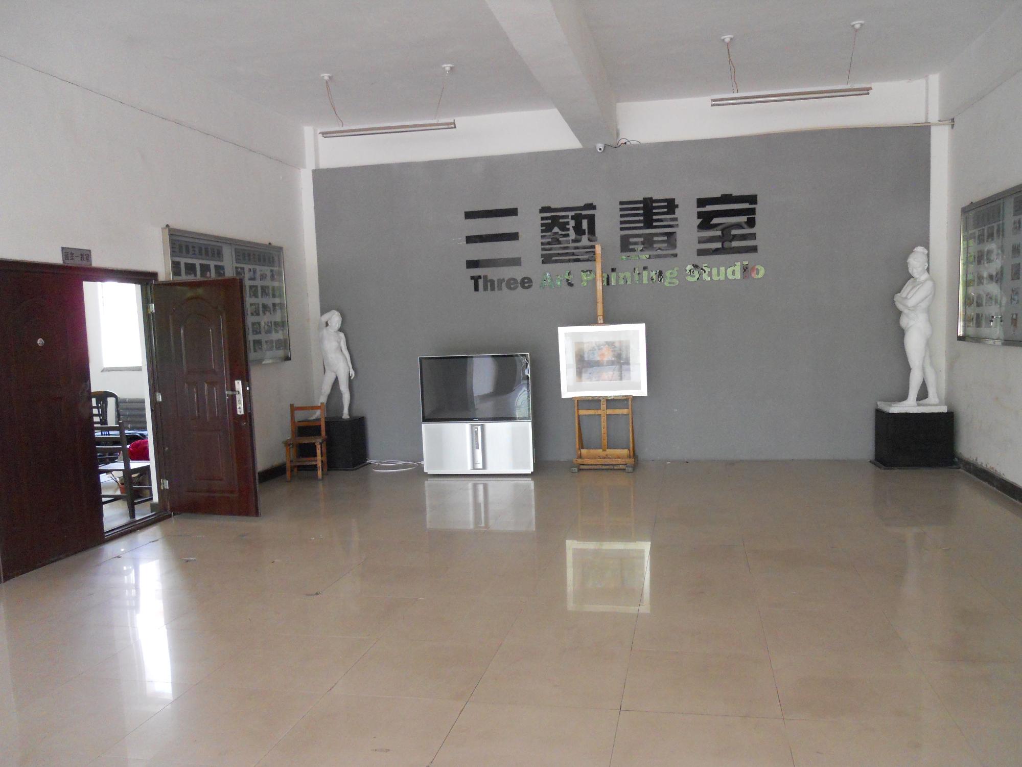 开发区,优美的环境和充满人文气息的大学城,造就了三艺画室积极进取