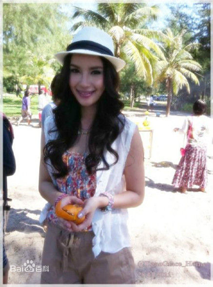  p>婉娜拉·宋提查(vill ),1989年4月10日出生于泰国曼谷,泰国女演员