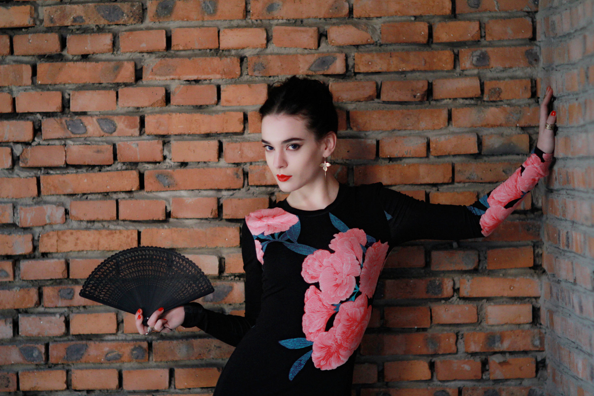 kketew2">唐伯虎(annie lowdermilk),8月13日出生于丹麦,美国女歌手