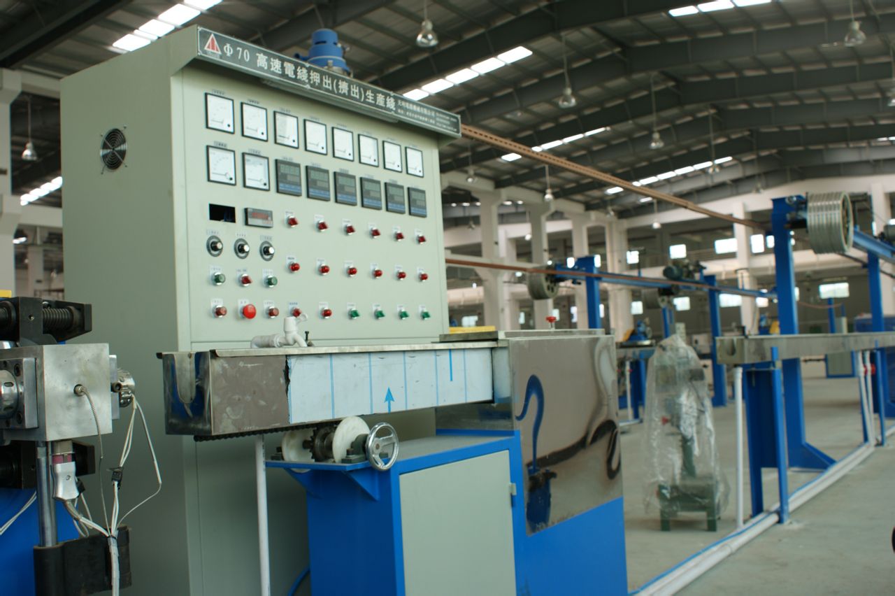 押出机,是一种适用于各类高温硅胶电缆和高温套管挤出的电线电缆设备