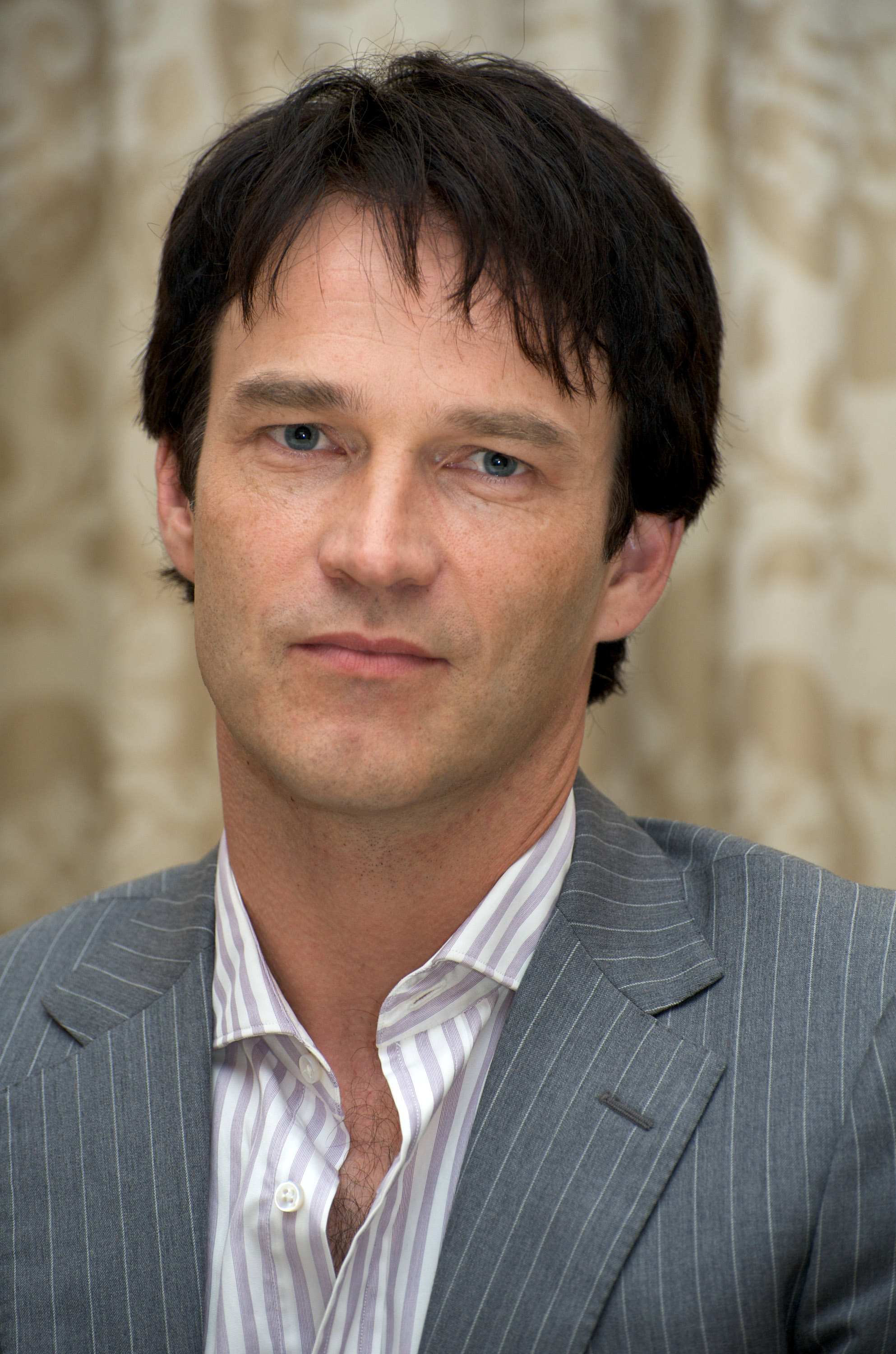 p>史蒂芬·莫耶(stephen moyer),1969年10月11日出生于英国 a target