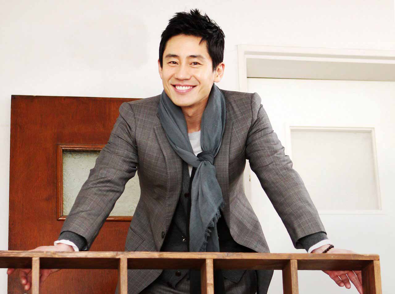  p>申河均(         ,shin ha kyun),1974年5月30日出生于韩国首尔