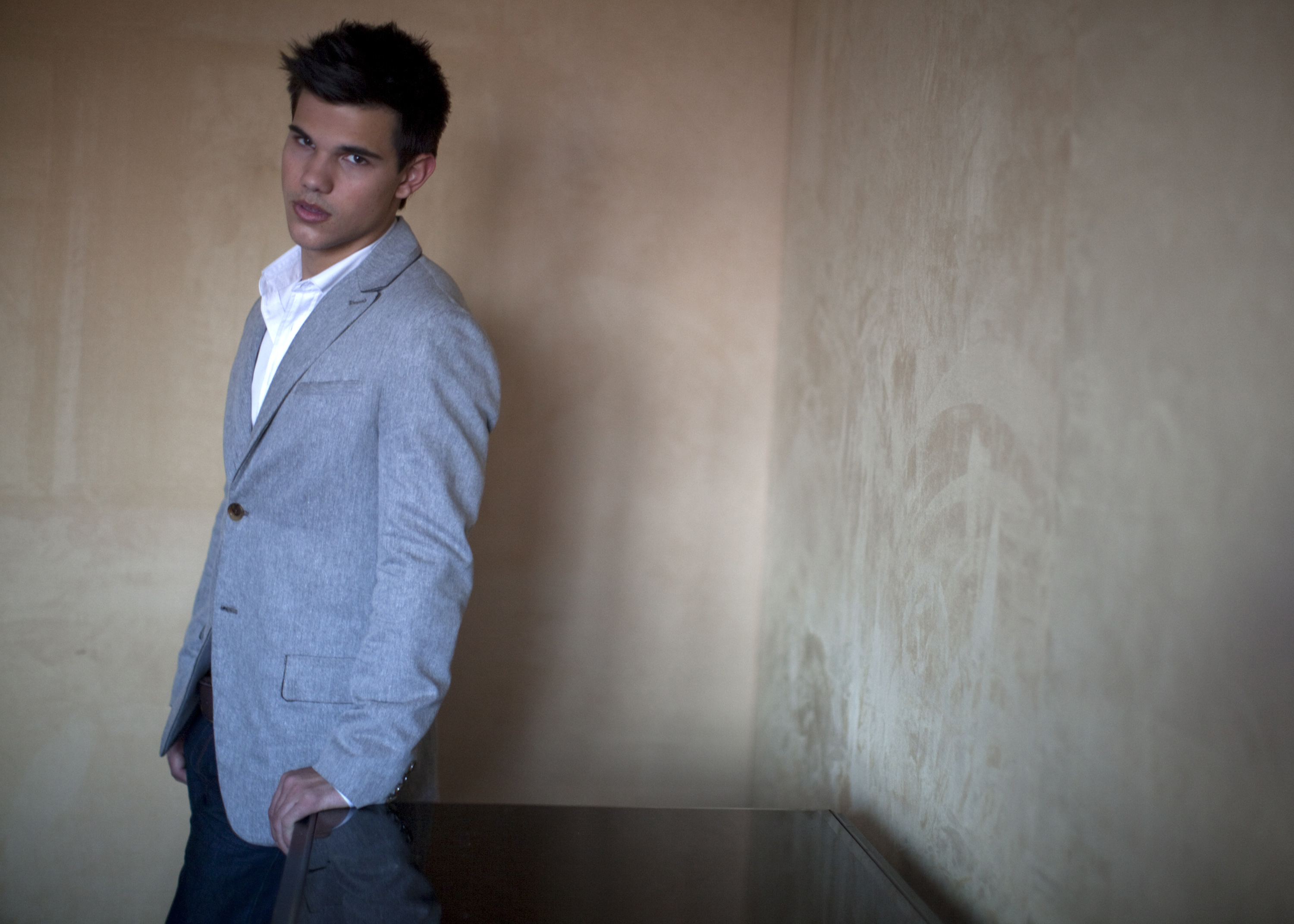 taylor daniel lautner()