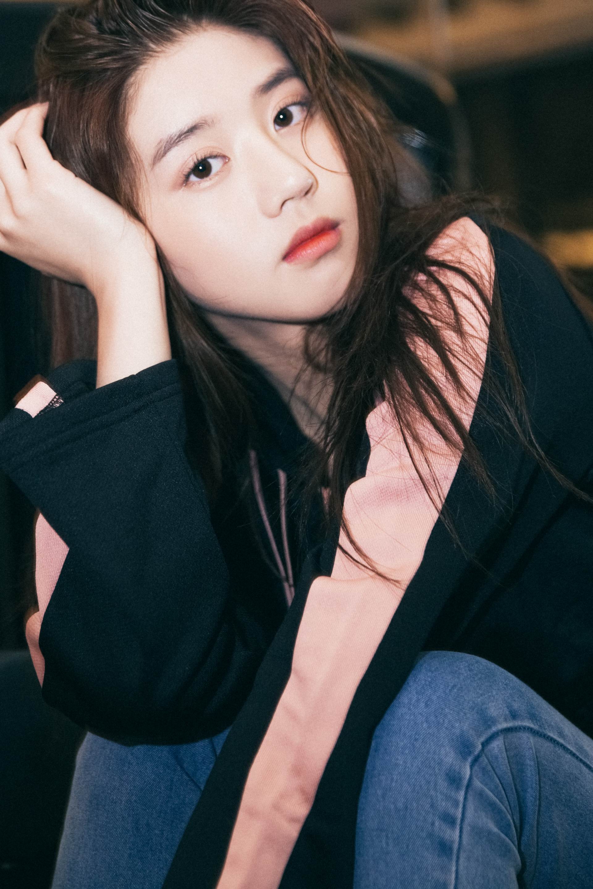  p>李凯馨,1999年10月12日出生于中国台湾,新加坡籍华裔影视女演员