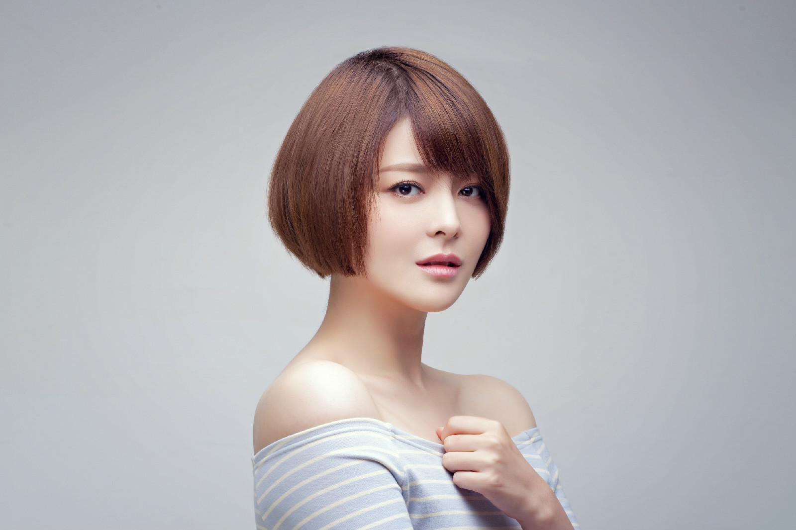 王玥兮,曾用名王浩燃,2月1日出生于河南省郑州市,中国内地女演员