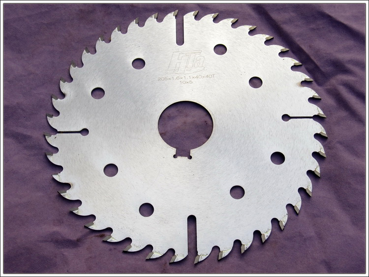 锯片和切割片(锯片切割片的边缘和中间的钢材是一样的吗)