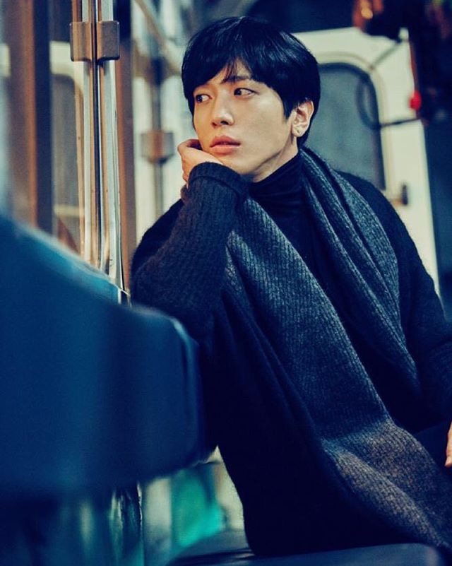  p>郑容和(jung yong hwa),1989年6月22日出生于韩国首尔,后随父母