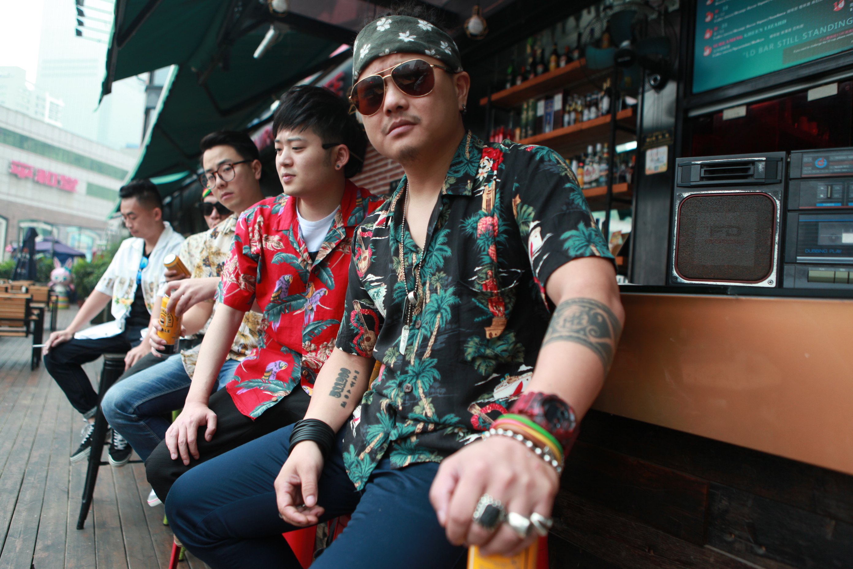 苦鬼,1984年4月8日出生于湖南省常德市,中国内地男歌手,苦鬼乐队主唱