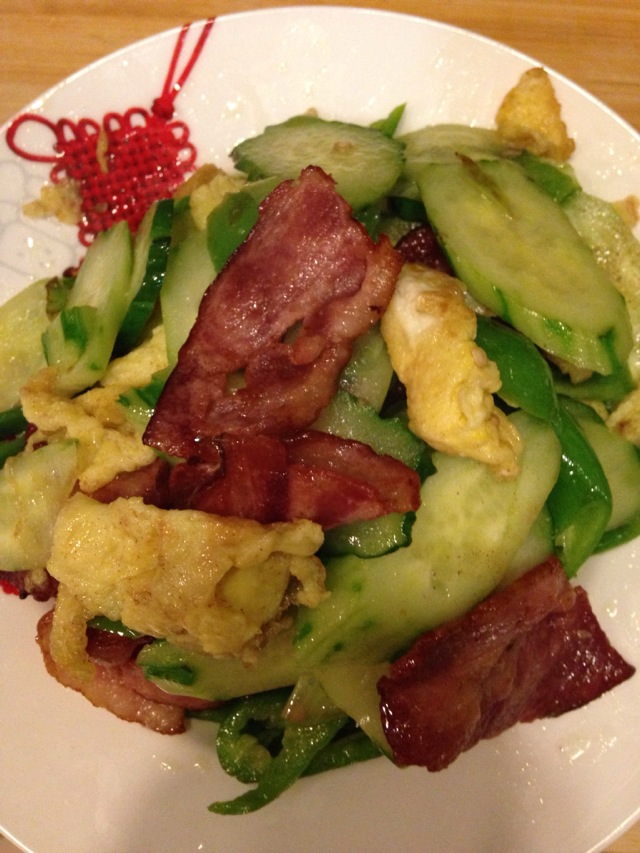 鸡蛋黄瓜炒培根