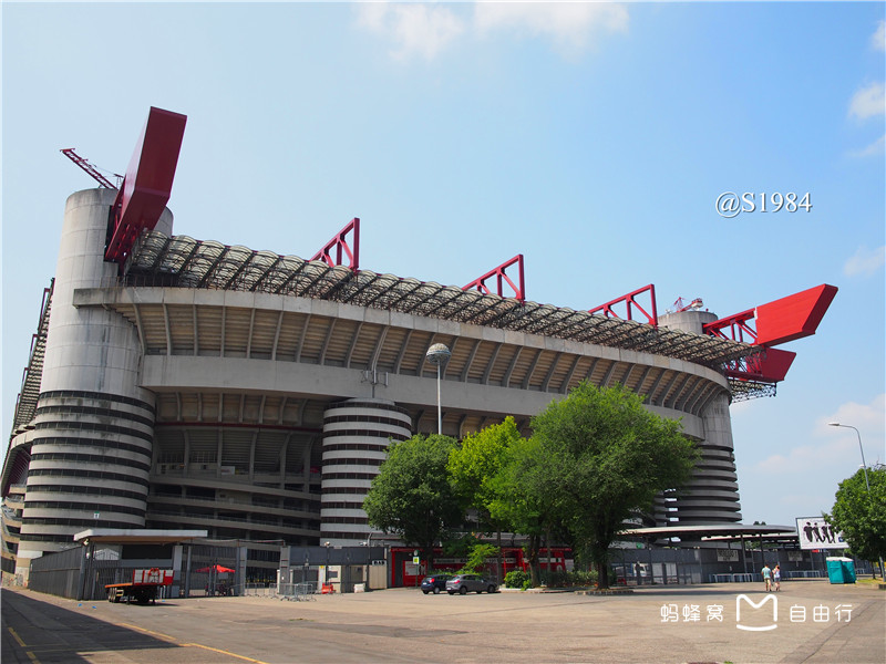  p>朱塞佩·梅阿查球场(stadio giuseppe meazza),又名圣西罗球场(san