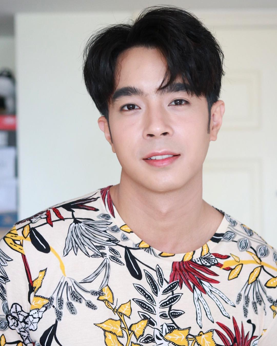 1991年7月21日出生于泰国,泰国男演员,歌手