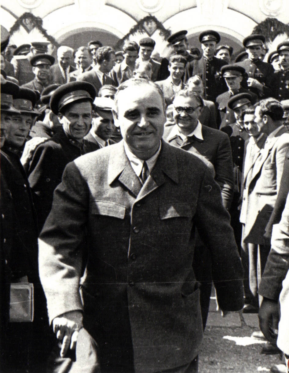 米隆·康斯坦丁内斯库