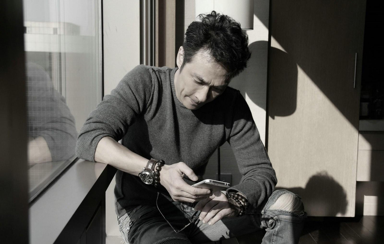 吴镇宇,1961年12月21日出生于 a target="_blank" href="/item/香港