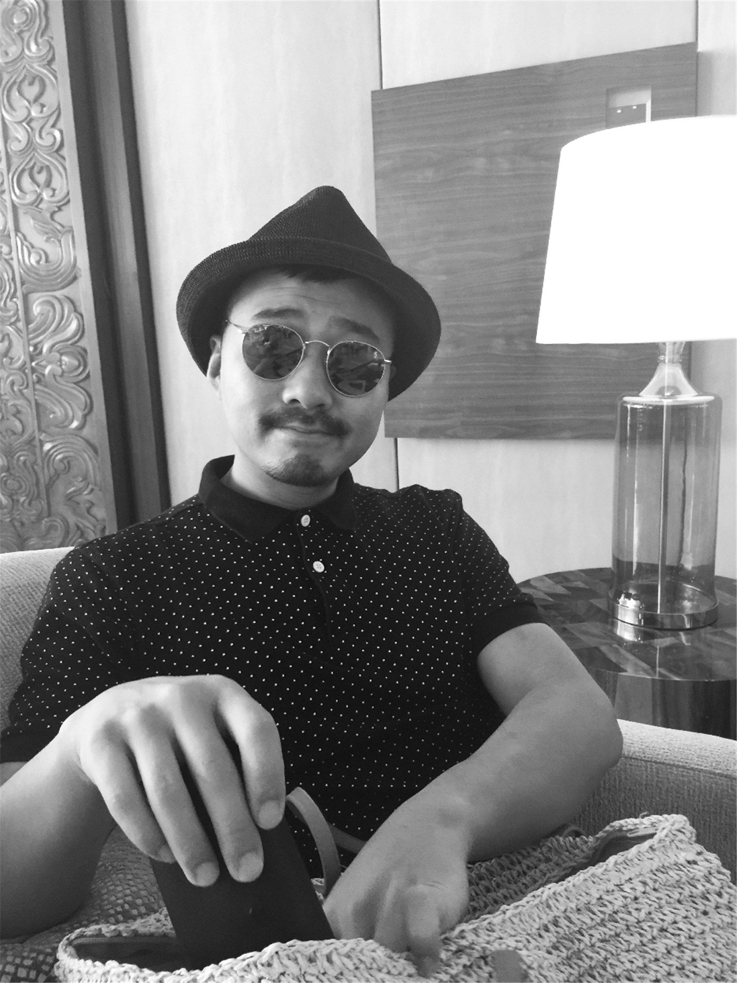  p data-id="gnbs6a74y4">刘璋牧(原名:刘章目)导演,摄影师,1976年