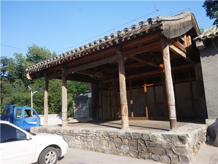  p>马栏村,又名"马兰村",因明代曾为圈放马匹之地而得名, a target="