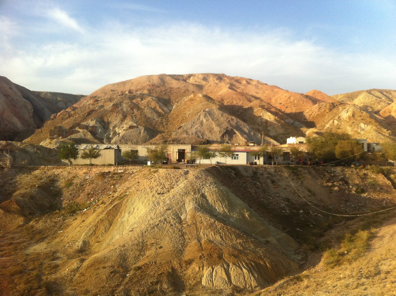 火龙洞 /span> sup data-ctrid="tcg8jhqott7q">1 /sup>位于新疆伊犁