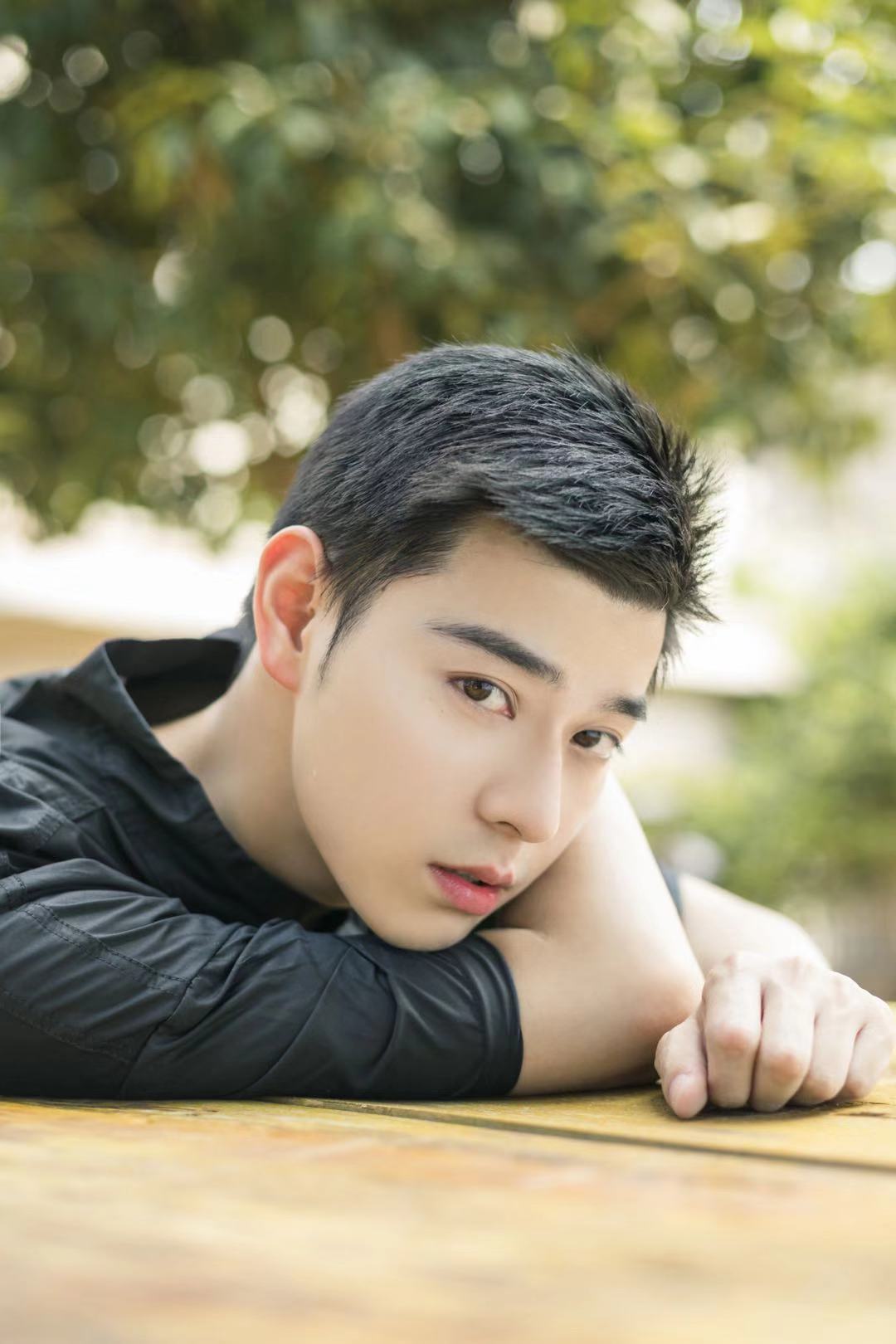  p data-id="gnwhpixssk">袁志颖,1993年10月11日出生于浙江省湖州市