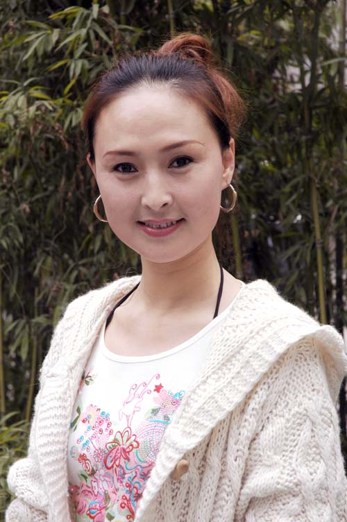 女,陕西省宝鸡人,生于1971年,本科学历,国家一级演员,中国戏剧家协会