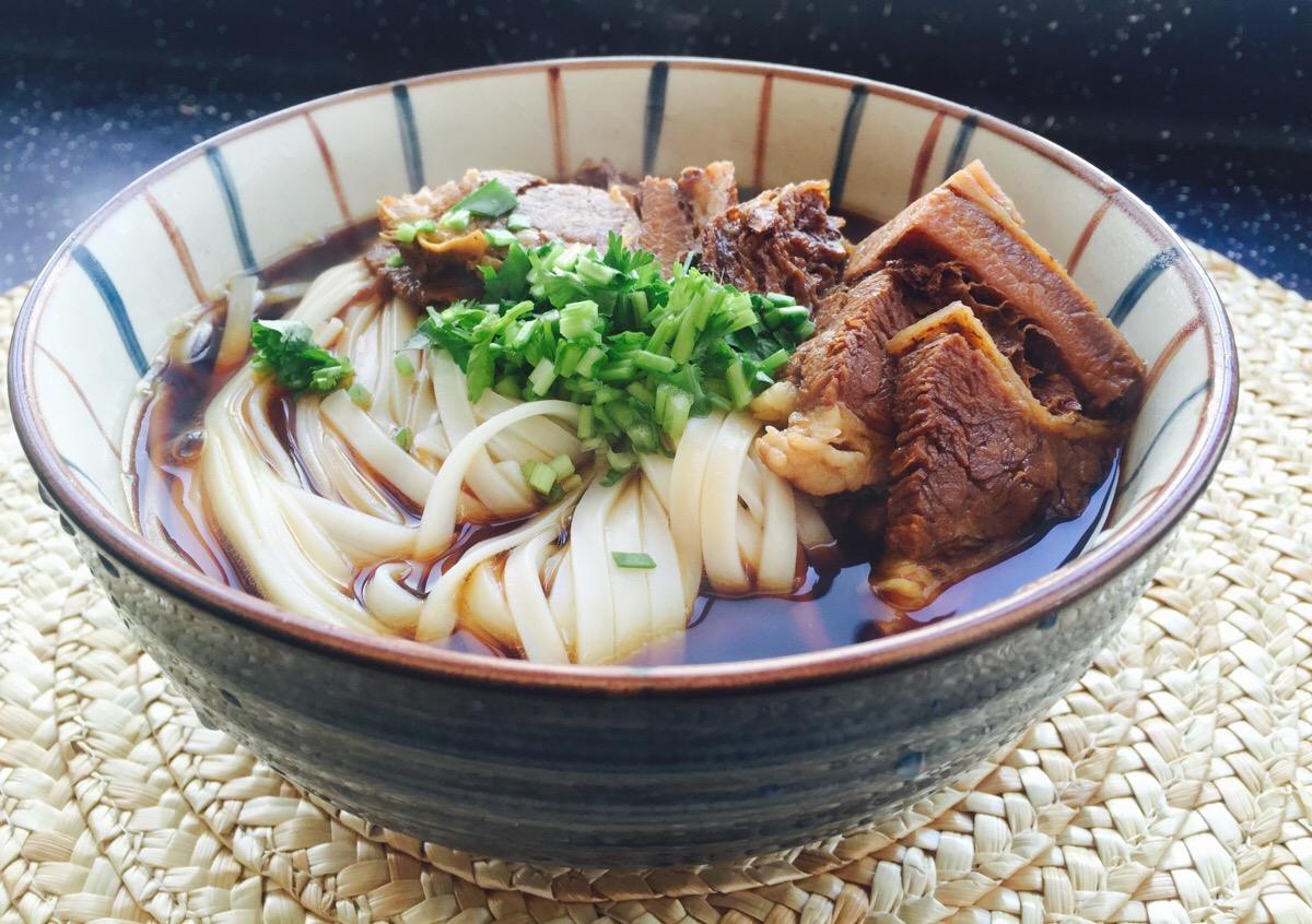 肉骨茶炖牛肉面