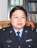 现任江西省万安县公安局党委委员,副局长