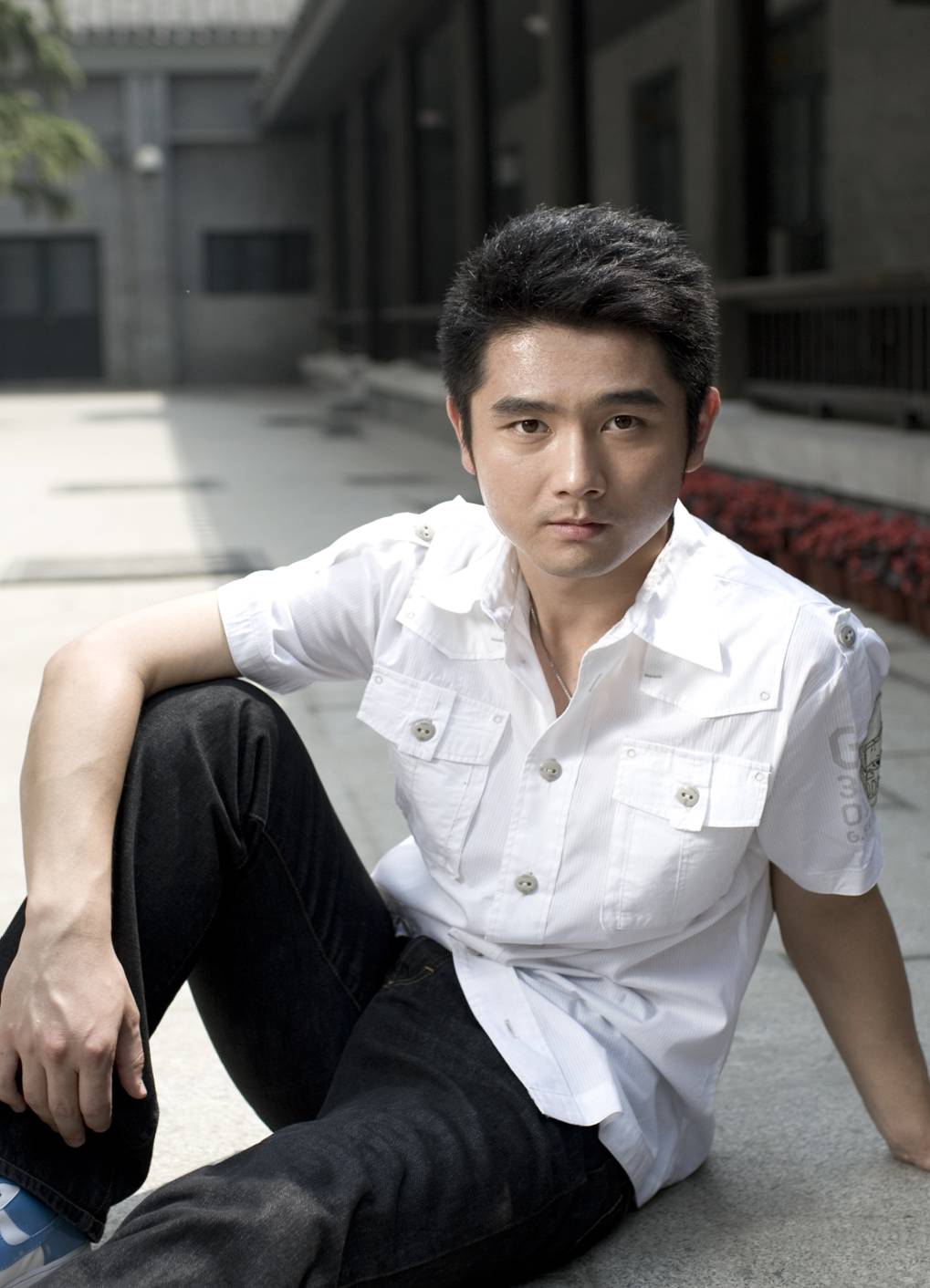  p>1987年4月18日出生于辽宁省抚顺市,戏剧影视男演员,表演指导,2010