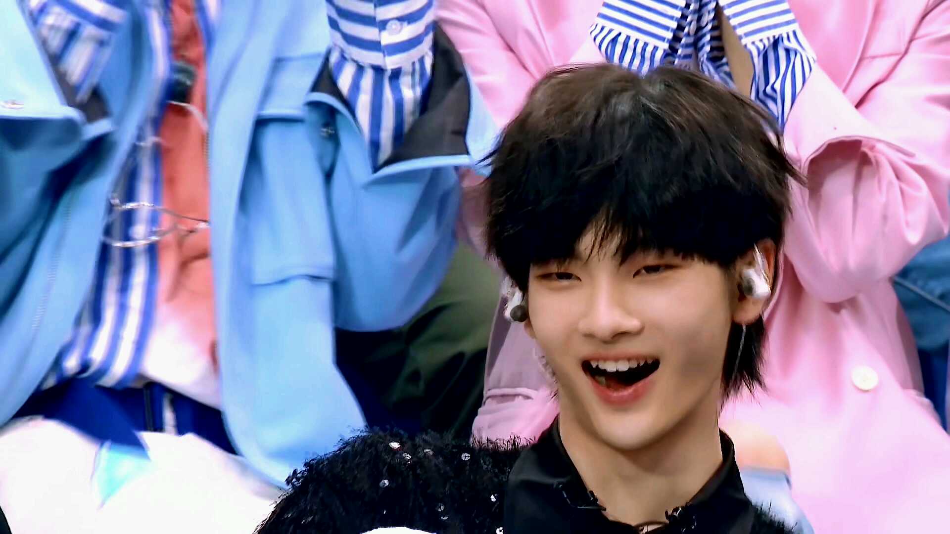 家境优渥就能赢在艺人起跑线上？拼起命来照样让人头秃！_百科TA说