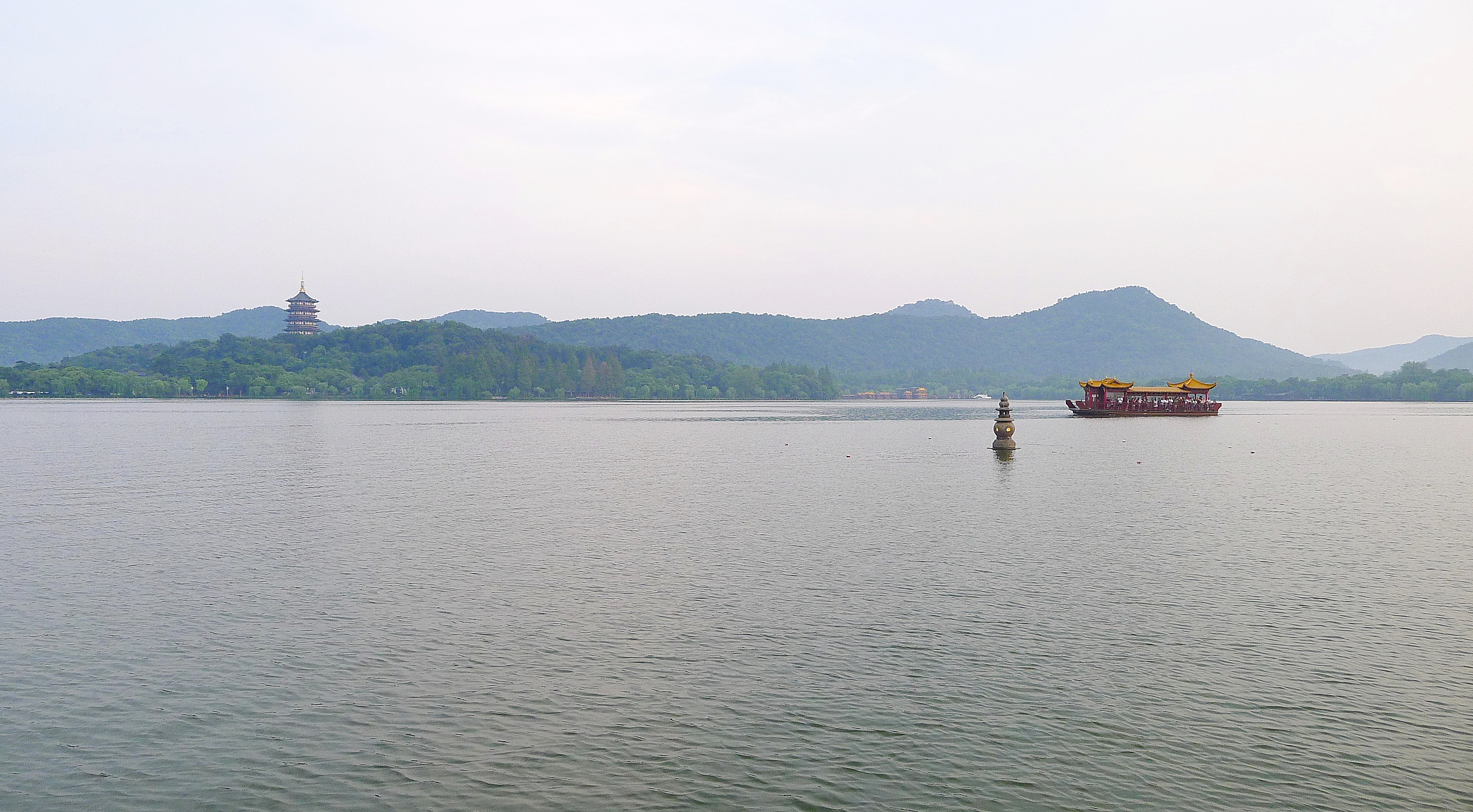  p>三潭印月,是浙江杭州 a href="#" data-lemmaid="562">西湖十景 /a