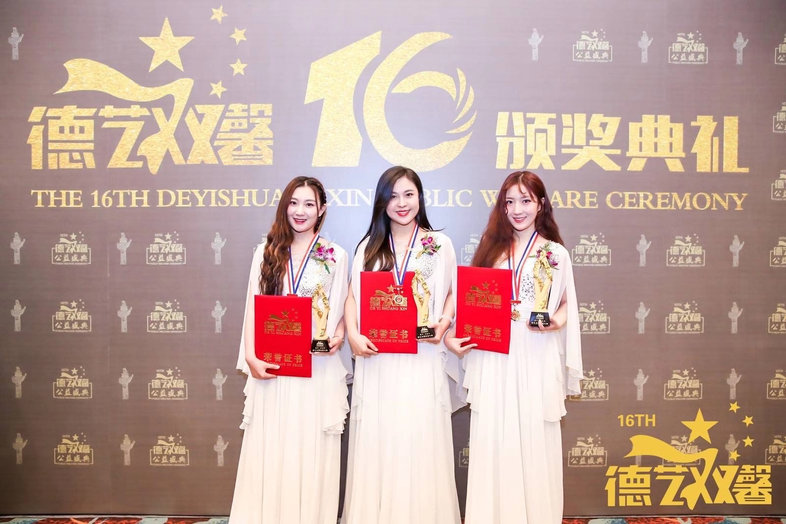 黑鸭子演唱组合