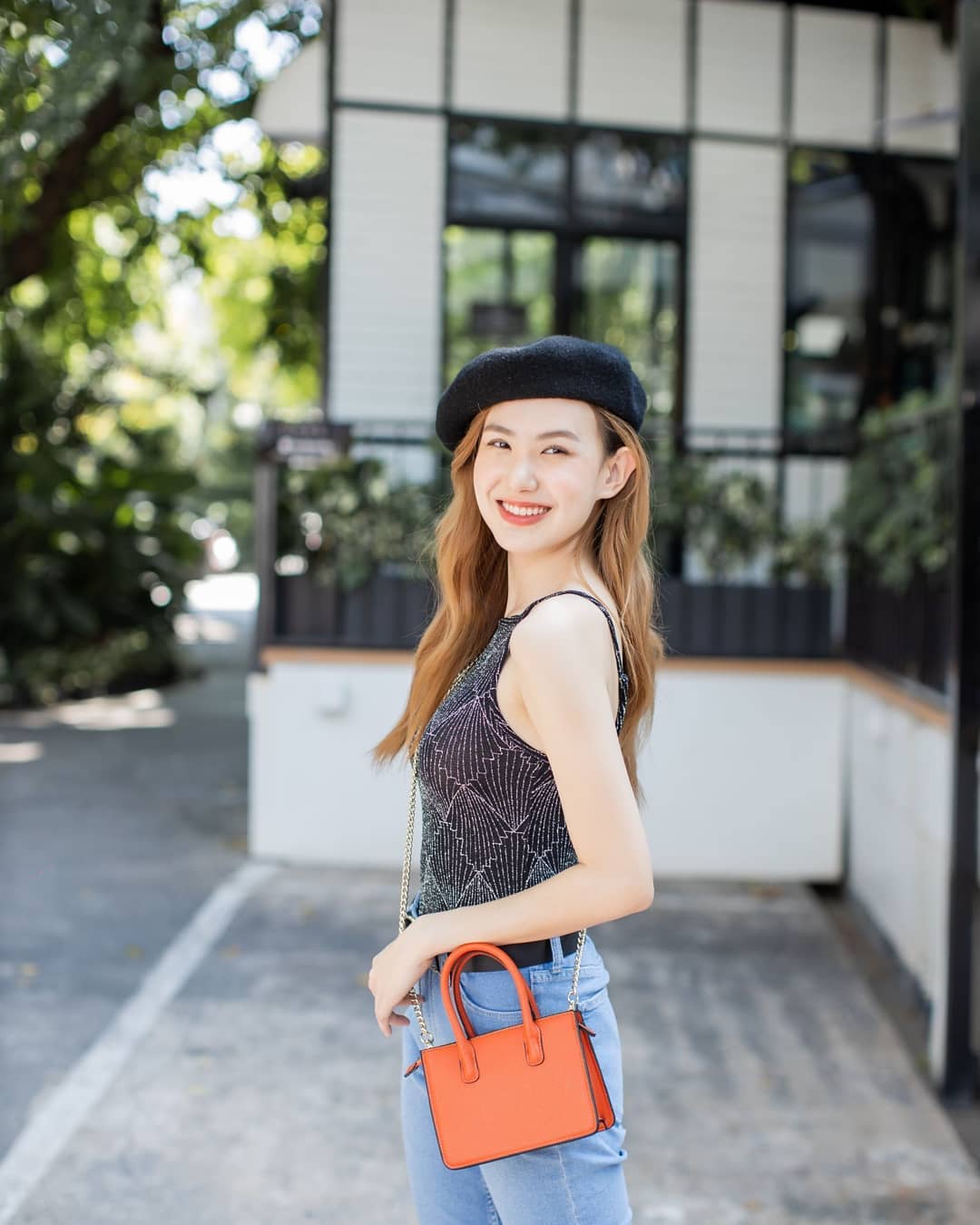  p>娜塔扎瑞·抔勒威查固(cherreen),1994年10月20日出生于泰国曼谷