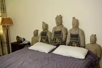 国内最“奇葩”设计！世界首家“兵马俑”主题酒店爆火：中国式审_百科TA说