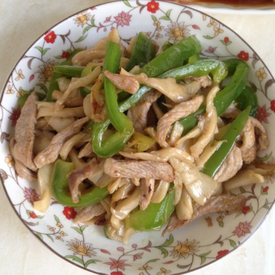青椒肉丝烩平菇