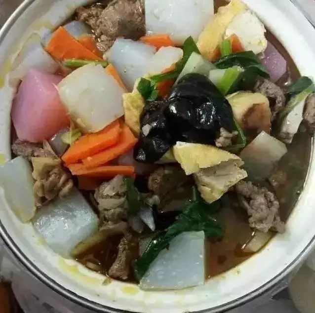  p data-id="gnvjn03ved">熬饭,青海习俗菜肴.