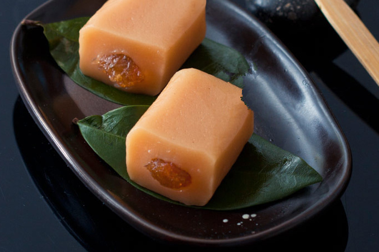  p>吉红糕,系福建省泉州市永春县传统糕类名产之一,入口鲜爽,质美味香