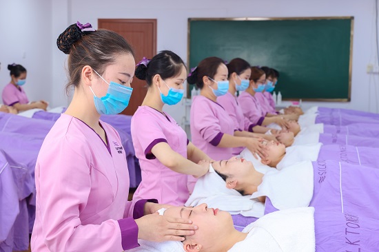 成都诗语美容美发职业技能培训学校