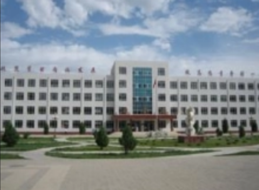 赤峰市乌丹第二中学