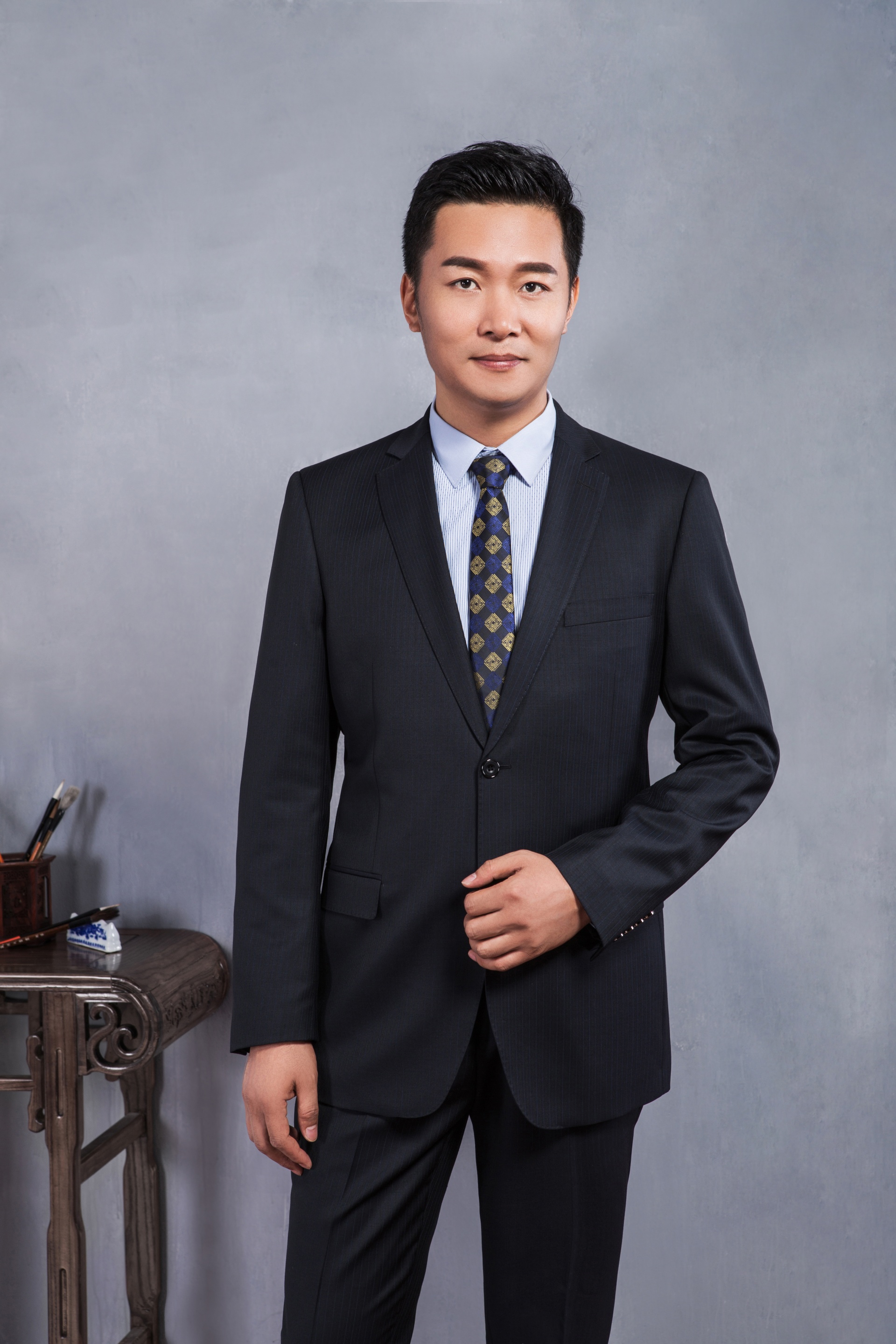 学院播音主持专业,现任安徽广播电视台节目主持人