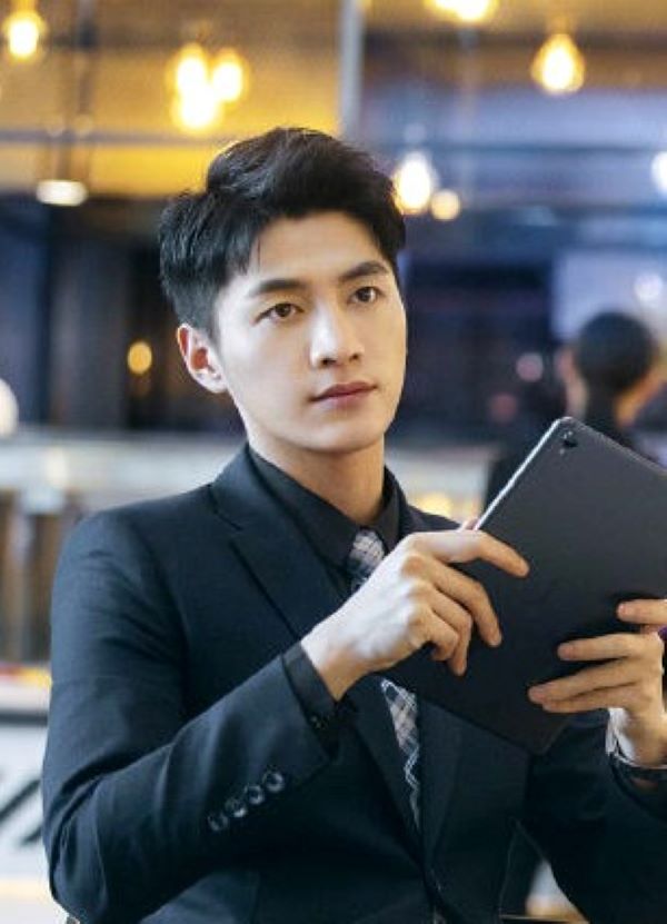 3e">金泽(张家玮),1993年1月30日出生于山东省威海市,中国内地男演员