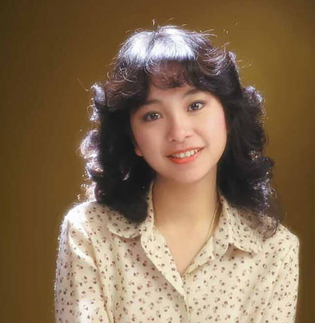  p>    《珍惜好年华》是陈秋霞演唱的歌曲,由林敏怡作曲,郑国江作词