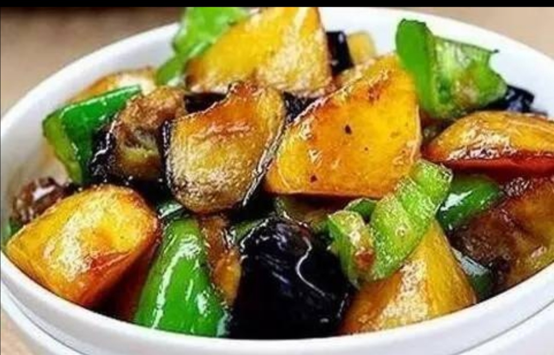  p data-id="gnwgw7fju9">茄子炖土豆是东北特色菜,作为中国 a target